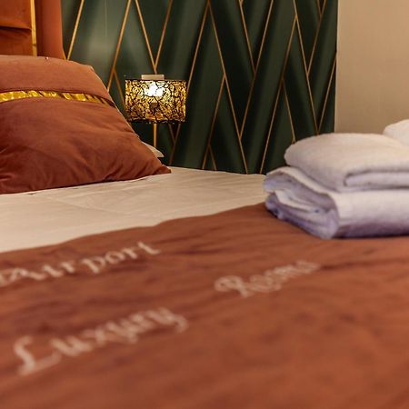 Airport Luxury Rooms Nápoles Exterior foto