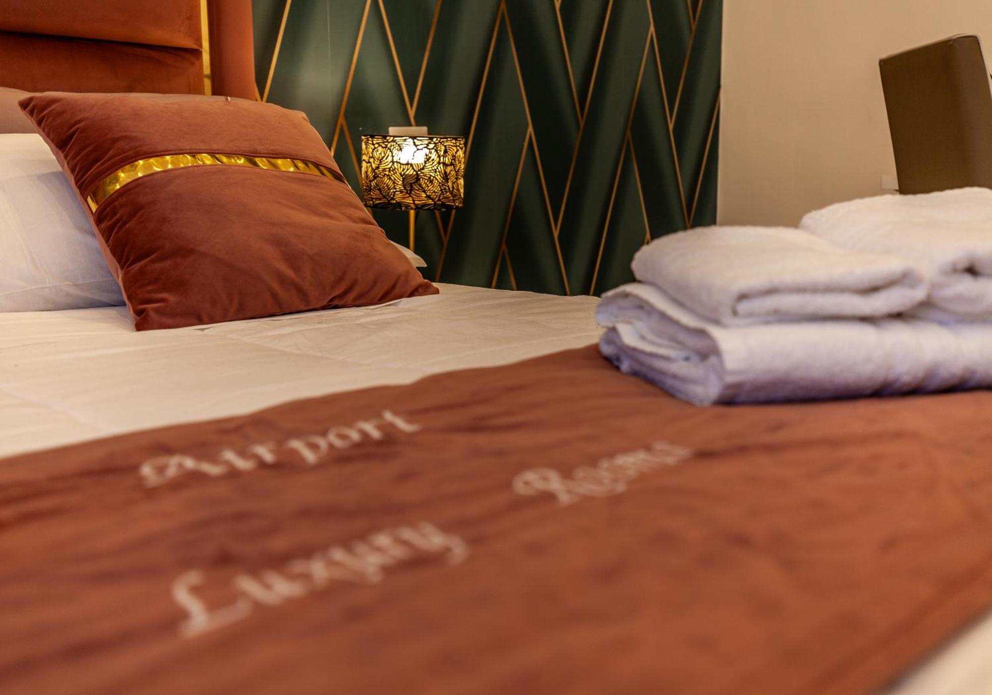 Airport Luxury Rooms Nápoles Exterior foto